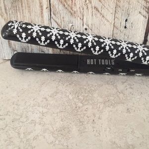 { HOT TOOLS } - straightening flat iron -